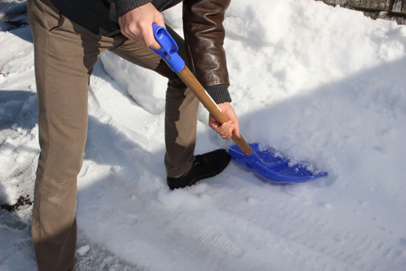 雪かきの基本ルールとコツを学んで 冬対策を万全に ジューシーガーデン 公式ブログ 雪かきの基本ルールとコツを学んで 冬対策を万全に ジューシーガーデン 公式ブログ